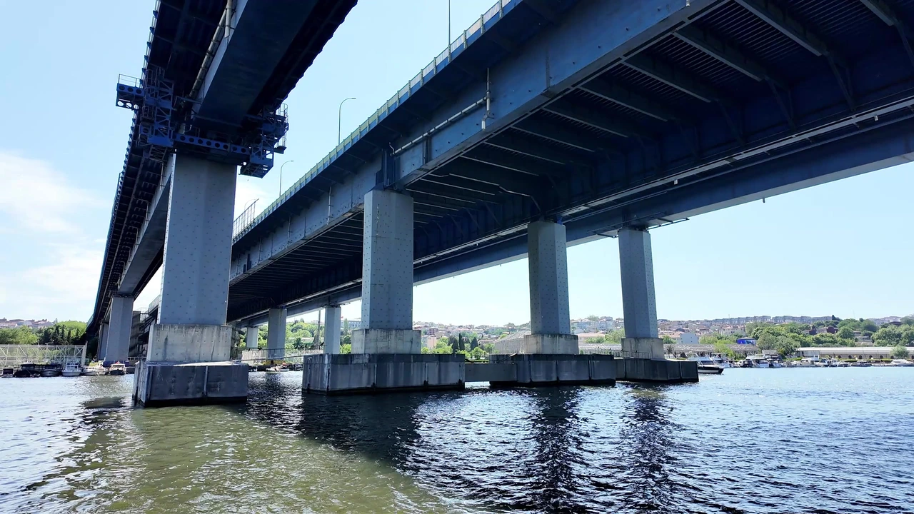 Under the bridge: original plate